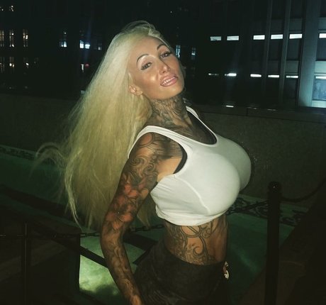 Kacey Diamonds アダルトスター 写真