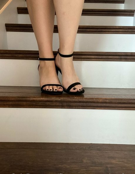 小柄な妻OnlyFans セクシー 画像