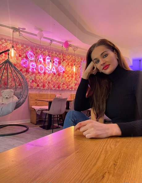 leniyoung official ヌード女優 写真