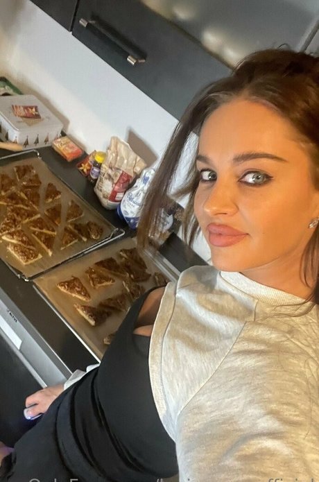 leniyoung official ヌード女優 写真