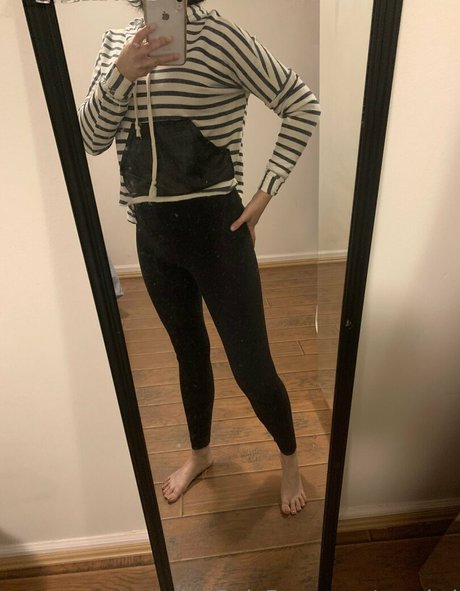 BBWシーメールオンリーファンズ 美しい裸 画像