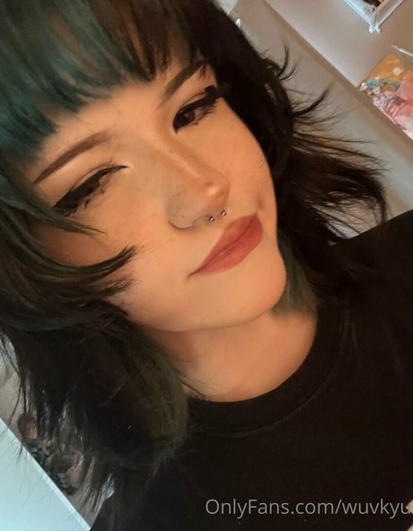 背が高くて巨乳のOnlyFans セクシーヌード 画像