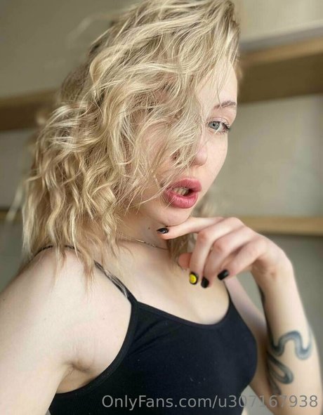 日本の女子高生OnlyFans セクシーヌード 画像