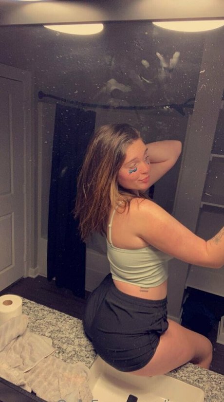 19歳のOnlyFans セクシーヌード 画像