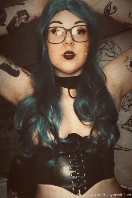 巨乳の黒人女性オンリーファンズ ポルノグラフィック 画像