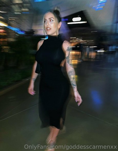 ミニドレス OnlyFans ポルノグラフィック 画像