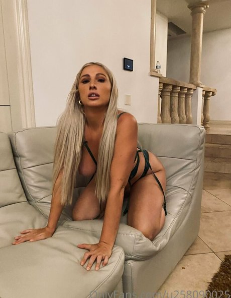 courtneyhuntt 無料女優 画像