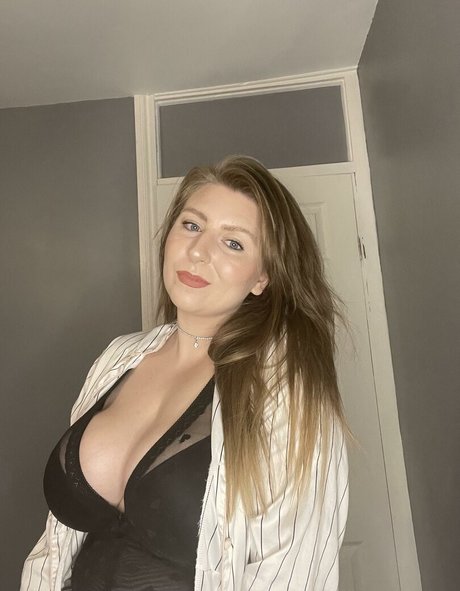 Daisy Beth 完璧なポルノスター 画像