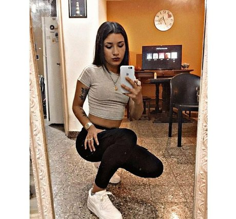 熟女の足オンリーファンズ ホット裸 ギャラリー