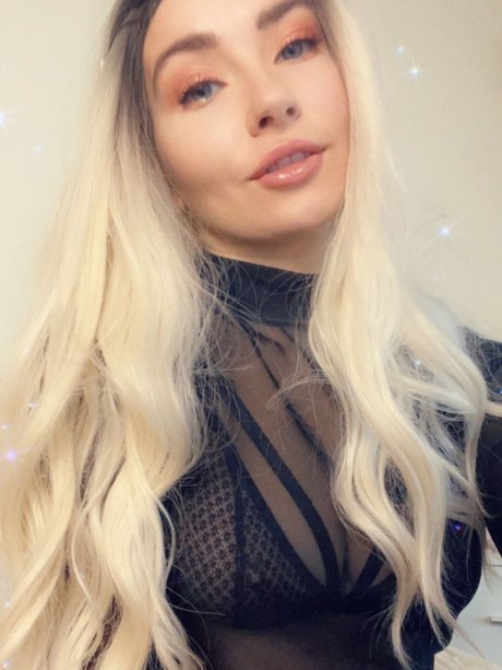 NotDumbBlond アダルト女優 写真