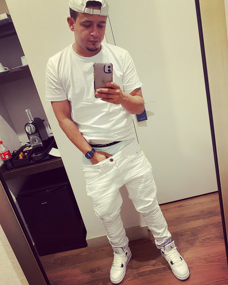 AdrianJonathan ポルノモデル 画像