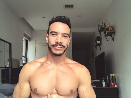Alessio Vega ポルノモデル 写真