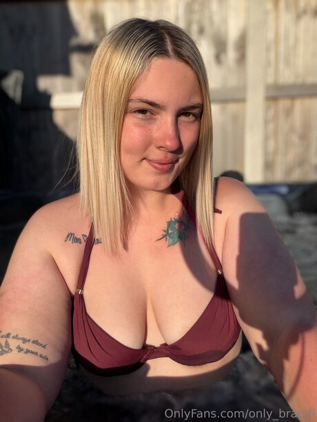 BRITISH BRANDI RAEE_ トップポルノスター 写真