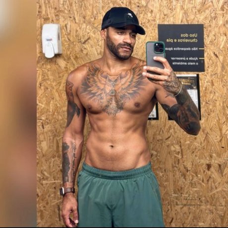 Rael Oliveira トップポルノスター 写真