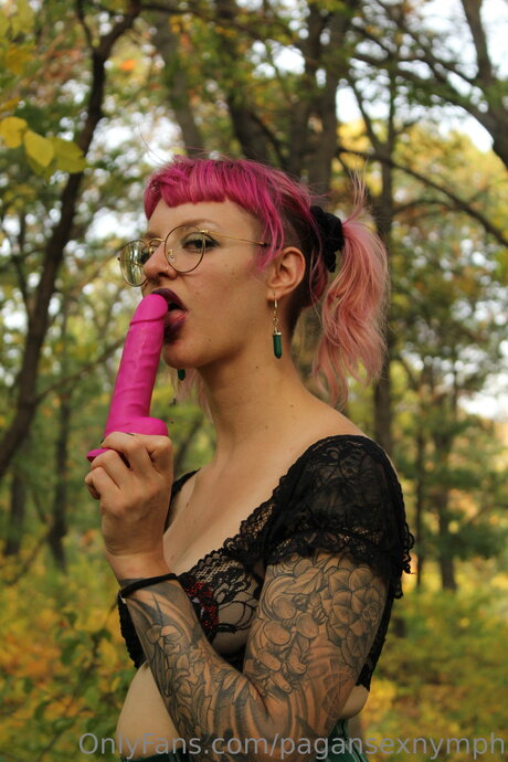 Kitten Nymph 美しいポルノスター ギャラリー