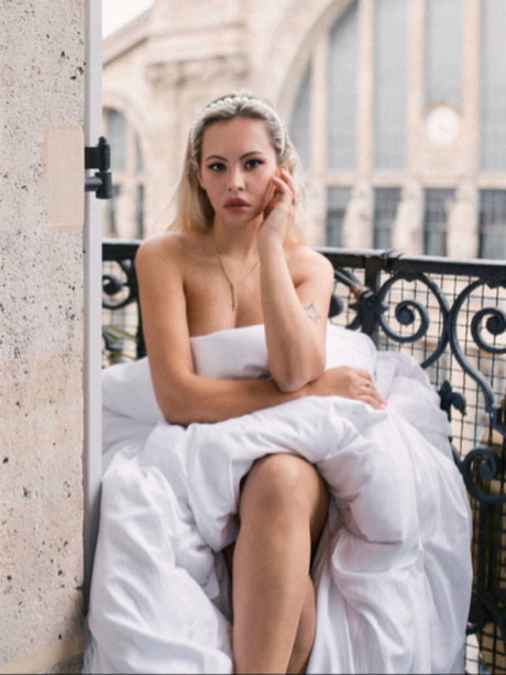 Dolce Ornella アダルトモデル 写真