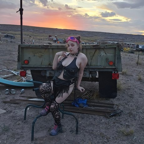 Grease Nymph エロティックなスター ギャラリー