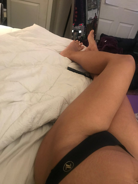 ママの足OnlyFans セクシーヌード 写真