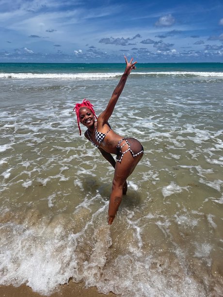 Pretty Face Goat 独占ポルノスター 写真