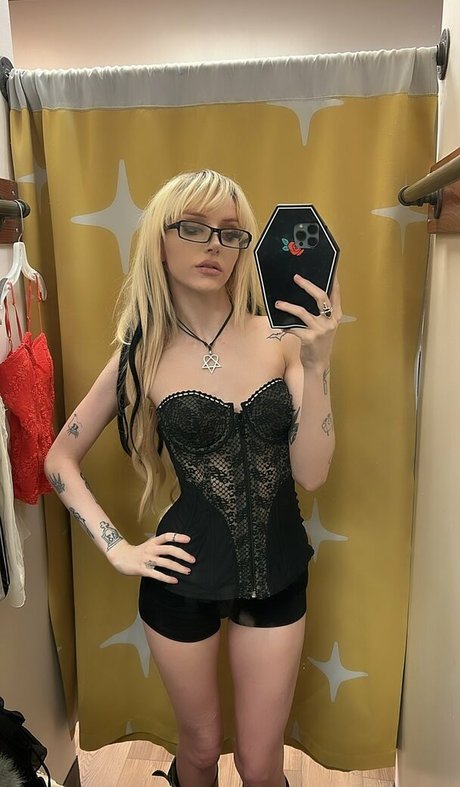 Kirsten Kaye ヌードモデル 写真