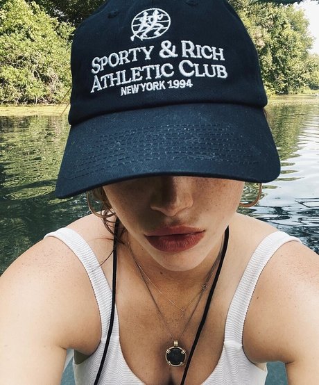 Violet Brinson ポルノ女優 画像