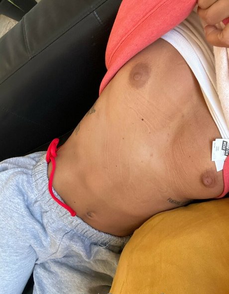 若い黒人女性オンリーファンズ ポルノ 写真