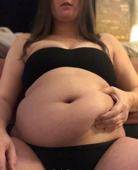 ピアス乳首オンリーファンズ 無料エロ 写真