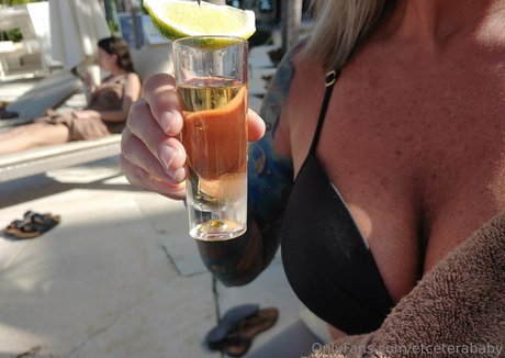 ヌード 屋外 OnlyFans 可愛い 写真