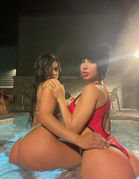 emxuncut ポルノモデル 画像