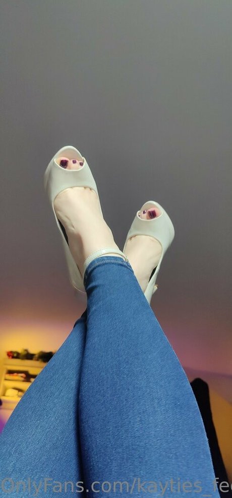 汚れた足オンリーファンズ 無料 画像