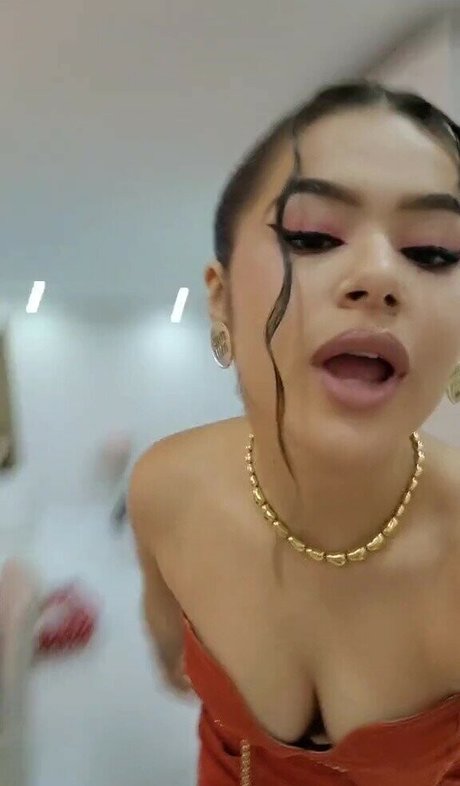 年配の熟女オンリーファンズ ホット裸 写真