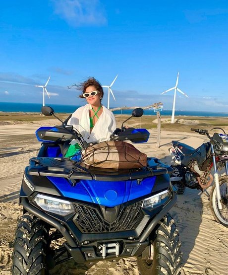 熟女クーガーオンリーファンズ セクシー裸 写真