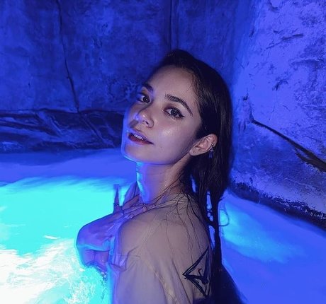 Melodi Flack ヌードモデル 画像