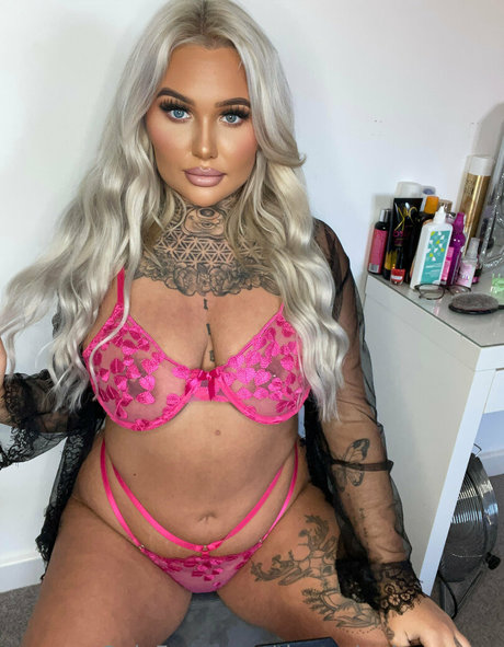 inkedblondieeee ポルノスター ヌード 写真
