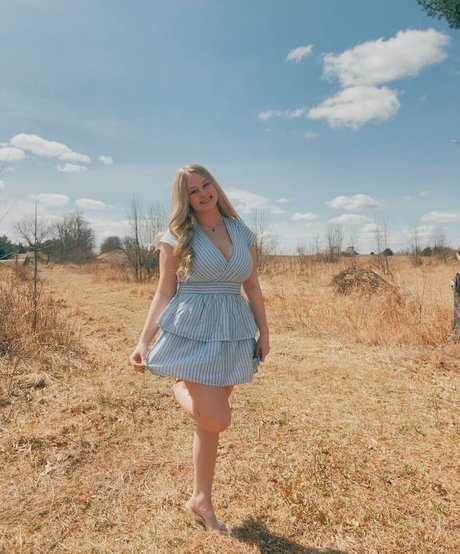 Anya Marie ヌードモデル 写真