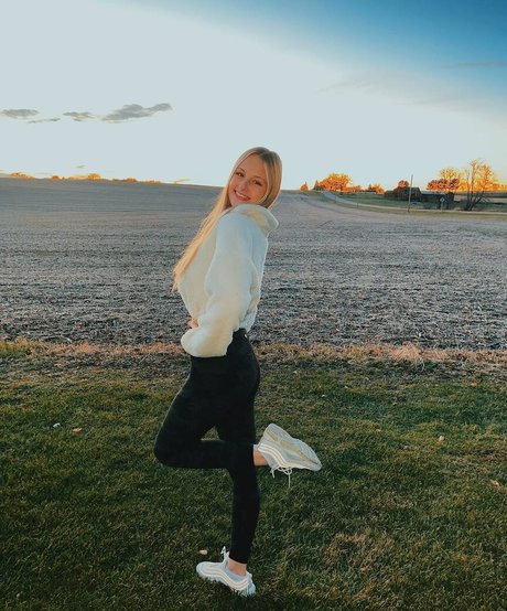 Anya Marie 無料モデル 写真