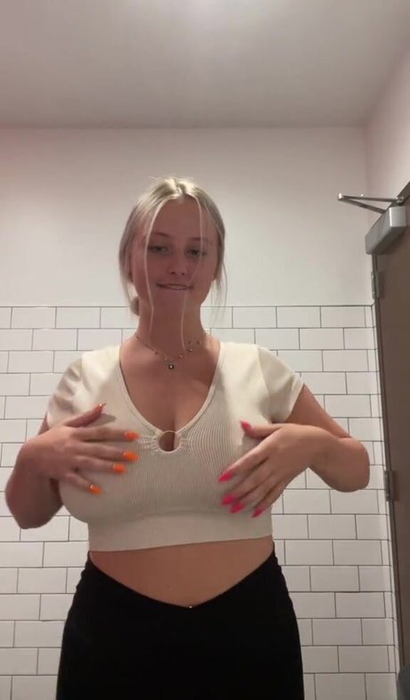 Anya Marie HDモデル 写真