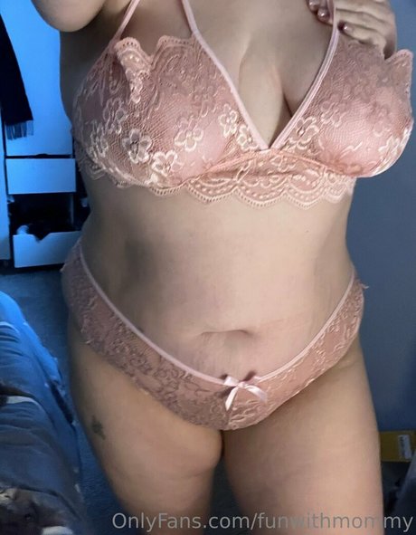 funwithmommy セクシーモデル 写真