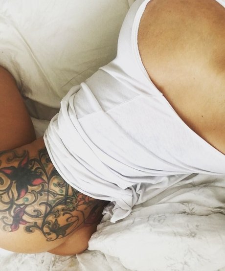 曲線美のクーガーOnlyFans 無料ヌード 写真