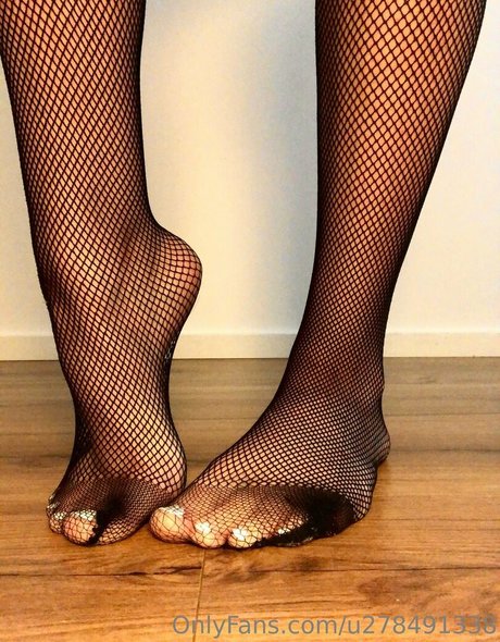 officialfeetforfun セクシーなスター 画像