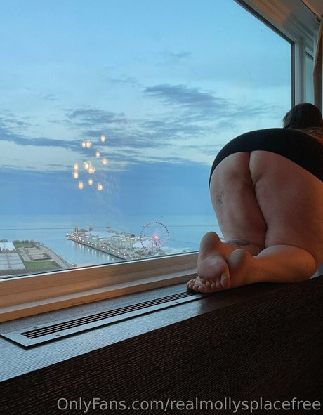 realmollysplacefree エロティックなスター 写真