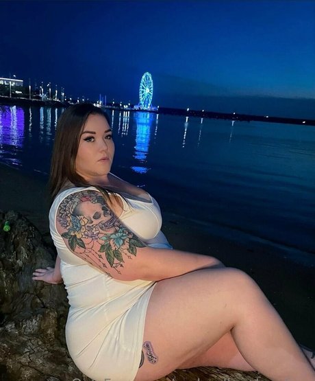 realmollysplacefree ヌードスター 写真