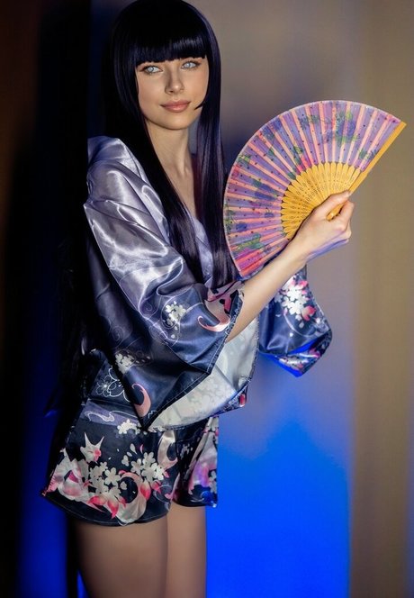 エモオンリーファン セクシーヌード ギャラリー