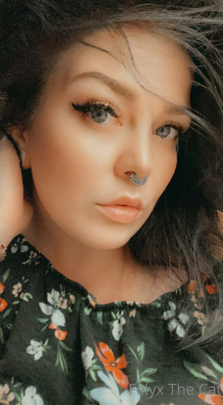 felyxfree ポルノスター ヌード 写真