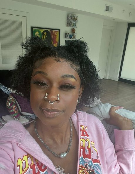 yungyannahfetish Bilder