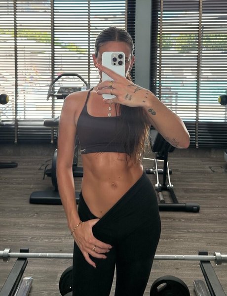 ミニドレス OnlyFans 無料ヌード 画像