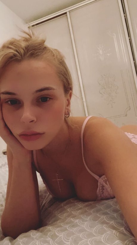 英国のティーンオンリーファン セクシー裸 ギャラリー