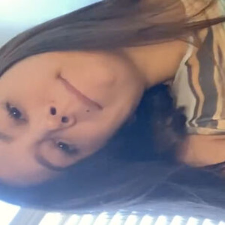 Collegestripper かわいいモデル 写真