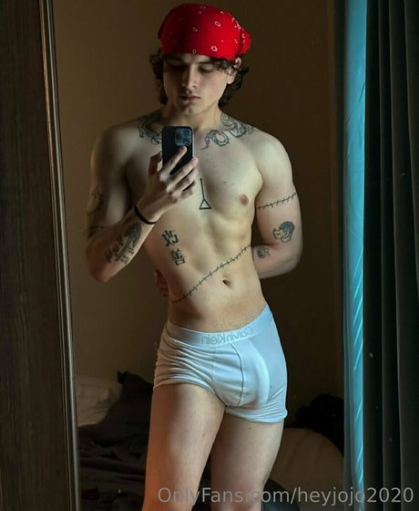 曲線美の女の子オンリーファンズ セクシーヌード 画像