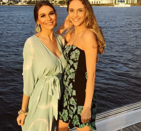 レズビアンキスオンリーファンズ ポルノグラフィック ギャラリー